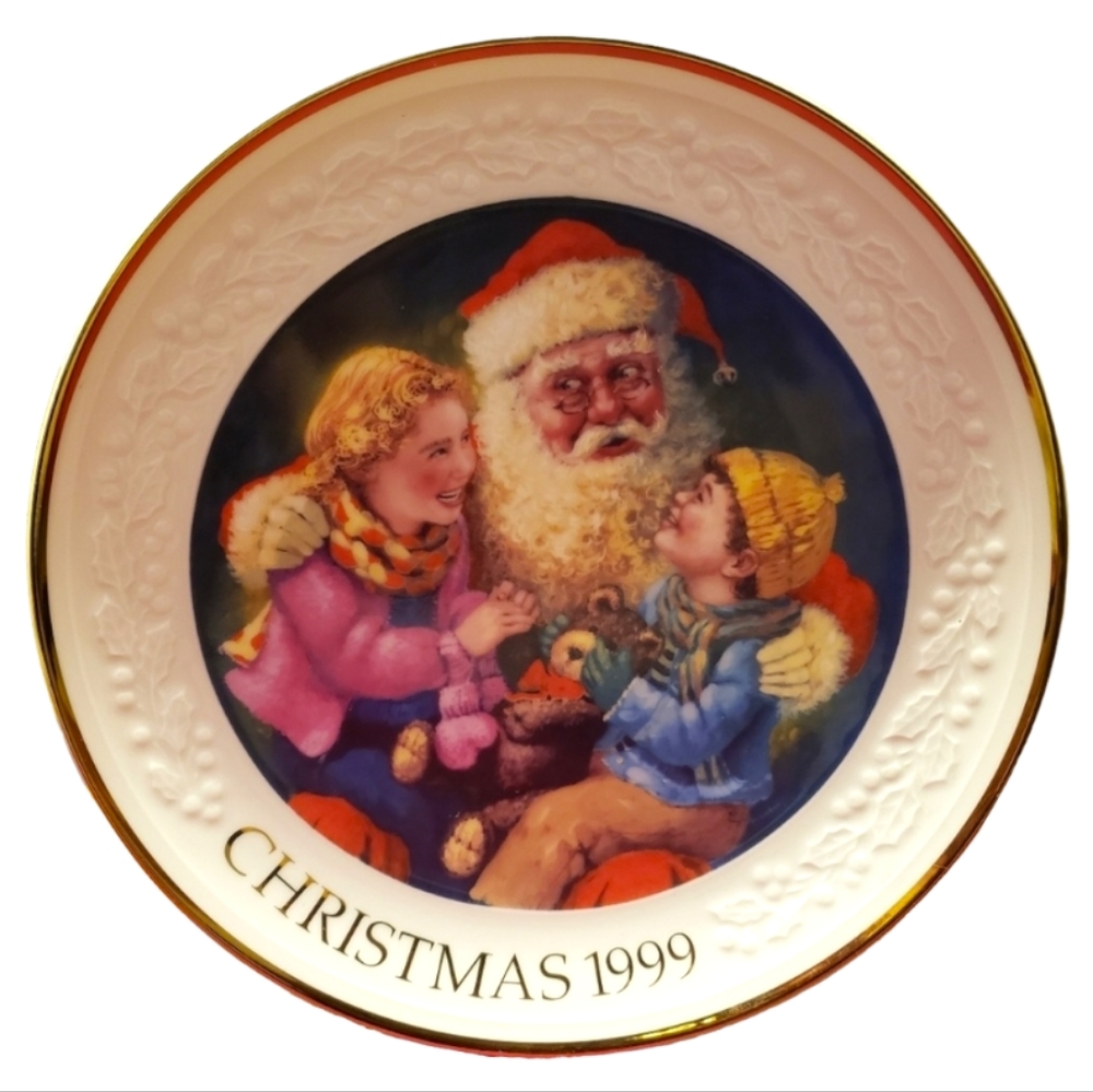 Vtg 99 Plate Santa's Tender Moments 22Kt Gold Trim